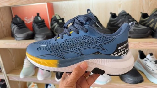 Durable Sports Sneakers – Stylish & Lightweight for Men